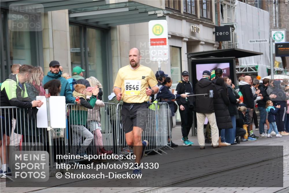 05.10.2025 - 20. swb-Marathon Bremen Strokosch-Dieckow http://msf.ph/oto/9234330 05.10.2025 10:43:18 Ziel 9270, 9545, 10304, 10559, 9270, 9545, 10304, 10559 meine-sportfotos.de