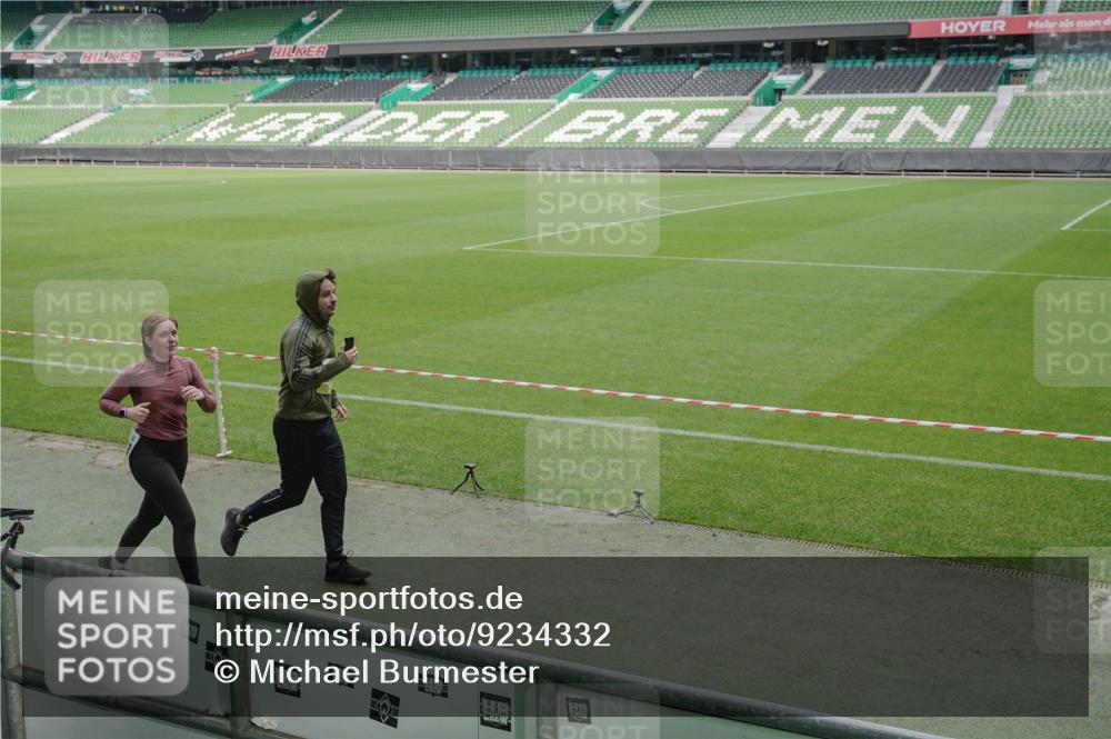 05.10.2025 - 20. swb-Marathon Bremen Michael Burmester http://msf.ph/oto/9234332 05.10.2025 10:31:56 Laufen im Stadion 7193, 7251, 8118, 8888, 9004, 9172, 9196, 9226, 9252, 9256, 9287, 9337, 9415, 9427, 9431, 9457, 9506, 9581, 9621, 9701, 9776, 9807, 9871, 9903, 9956, 10014, 10019, 10020, 10029, 10038, 10057, 10064, 10075, 10128, 10163, 10199, 10206, 10222, 10226, 10240, 10242, 10262, 10279, 10296, 10310, 10327, 10335, 10369, 10438, 10468, 10537, 10543, 10609, 10616, 10655, 10662, 10668, 10669, 10698, 10719, 10743, 10785, 9267, 9431 meine-sportfotos.de