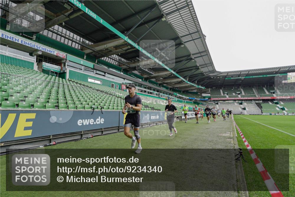 05.10.2025 - 20. swb-Marathon Bremen Michael Burmester http://msf.ph/oto/9234340 05.10.2025 12:58:05 Laufen im Stadion 90, 415, 846, 963, 1317, 1491, 2158, 2234, 2240, 2304, 2648, 2662, 2734, 2821, 2893, 3373, 3396, 3573, 3602, 3798, 3969, 3977, 4089, 4102, 4287, 4389, 4401, 4446, 4496, 4709, 4747, 5100, 5149, 5163, 5214, 5313, 5562, 5645, 5728, 5917, 6161, 6317, 6326, 6372, 6525, 6534, 6535, 6675, 6676, 6999, 7053, 7588, 7731, 7813, 7911, 7940, 7976, 8091, 8113, 8128, 8328, 8379, 8576, 8801, 8827, 8993, 9112, 9151, 9983, 11658, 237, 246, 305, 613, 820, 833, 1382, 2522, 3591 meine-sportfotos.de