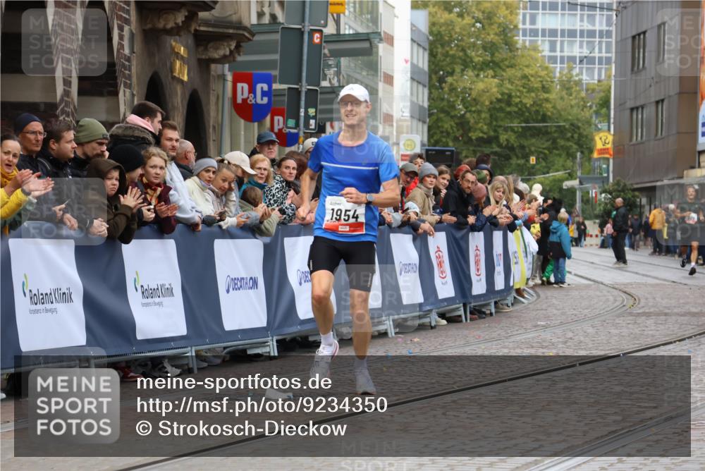 05.10.2025 - 20. swb-Marathon Bremen Strokosch-Dieckow http://msf.ph/oto/9234350 05.10.2025 12:36:55 Ziel 1954 meine-sportfotos.de