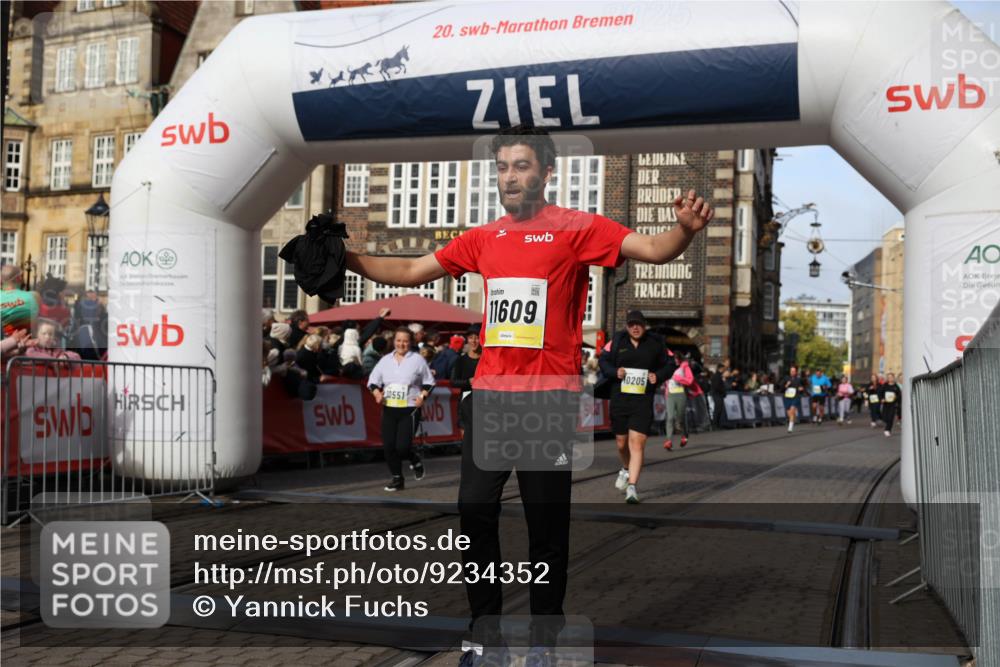 05.10.2025 - 20. swb-Marathon Bremen Yannick Fuchs http://msf.ph/oto/9234352 05.10.2025 11:04:09 Ziel 7123, 9398, 10205, 10265, 10271, 10551, 11183, 11609 meine-sportfotos.de