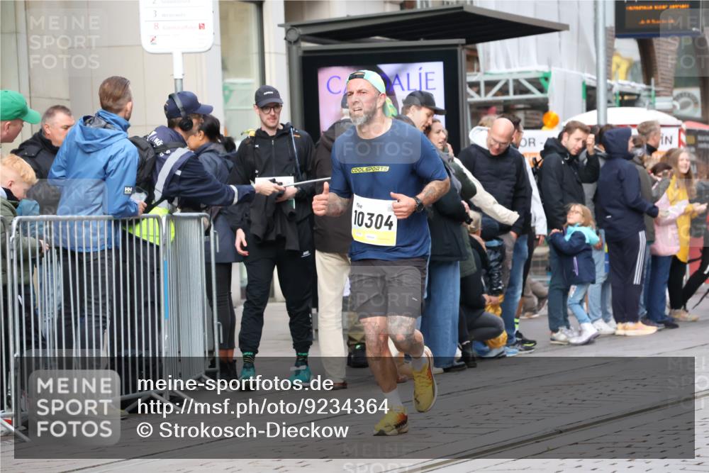 05.10.2025 - 20. swb-Marathon Bremen Strokosch-Dieckow http://msf.ph/oto/9234364 05.10.2025 10:43:21 Ziel 9270, 9545, 10304, 10559, 9270, 9545, 10304, 10559 meine-sportfotos.de