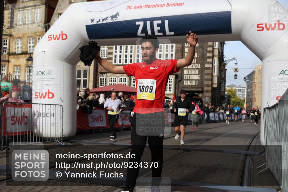 05.10.2025 - 20. swb-Marathon Bremen Yannick Fuchs http://msf.ph/oto/9234370 05.10.2025 11:04:09 Ziel 7123, 9398, 10205, 10265, 10271, 10551, 11183, 11609 meine-sportfotos.de