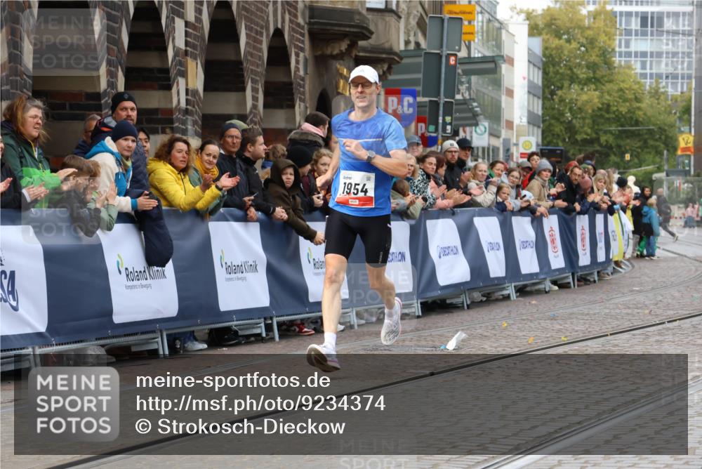 05.10.2025 - 20. swb-Marathon Bremen Strokosch-Dieckow http://msf.ph/oto/9234374 05.10.2025 12:36:56 Ziel 1954 meine-sportfotos.de