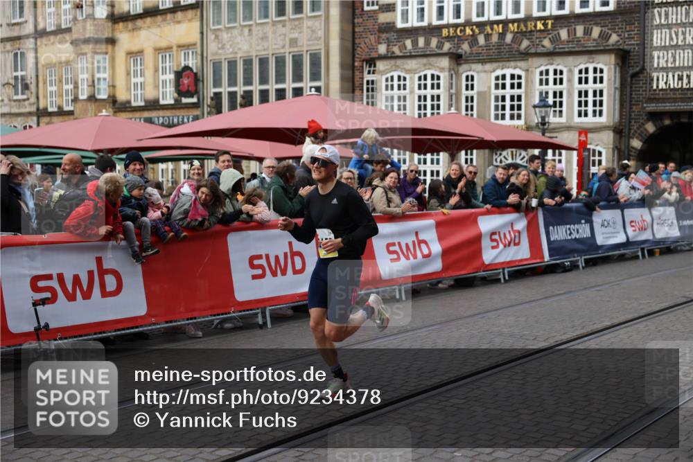 05.10.2025 - 20. swb-Marathon Bremen Yannick Fuchs http://msf.ph/oto/9234378 05.10.2025 10:35:13 Ziel 10476 meine-sportfotos.de
