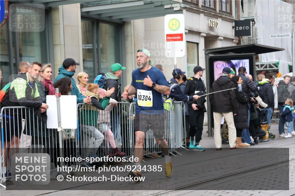 05.10.2025 - 20. swb-Marathon Bremen Strokosch-Dieckow http://msf.ph/oto/9234385 05.10.2025 10:43:22 Ziel 9170, 9270, 9545, 10304, 10559, 9170, 9270, 9545, 10304, 10559 meine-sportfotos.de