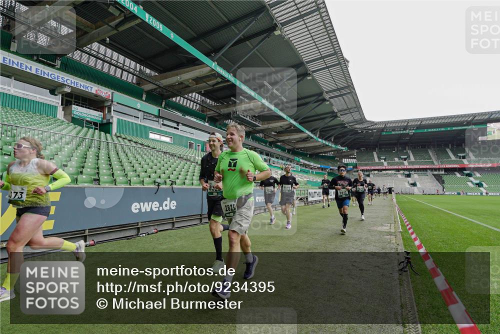 05.10.2025 - 20. swb-Marathon Bremen Michael Burmester http://msf.ph/oto/9234395 05.10.2025 12:58:11 Laufen im Stadion 90, 415, 726, 846, 963, 1491, 1716, 2158, 2234, 2240, 2304, 2648, 2662, 2734, 2821, 2893, 3373, 3573, 3602, 3798, 3977, 4089, 4102, 4287, 4389, 4401, 4446, 4709, 4747, 5100, 5149, 5163, 5214, 5313, 5562, 5645, 5728, 5917, 6161, 6317, 6326, 6372, 6525, 6534, 6535, 6675, 6676, 6944, 6999, 7038, 7053, 7588, 7731, 7813, 7911, 7976, 8091, 8113, 8128, 8328, 8379, 8576, 8801, 8827, 8972, 8993, 9112, 9151, 9983, 11658, 237, 305, 613, 820, 833, 1317, 1382, 2522, 3396, 3591 meine-sportfotos.de