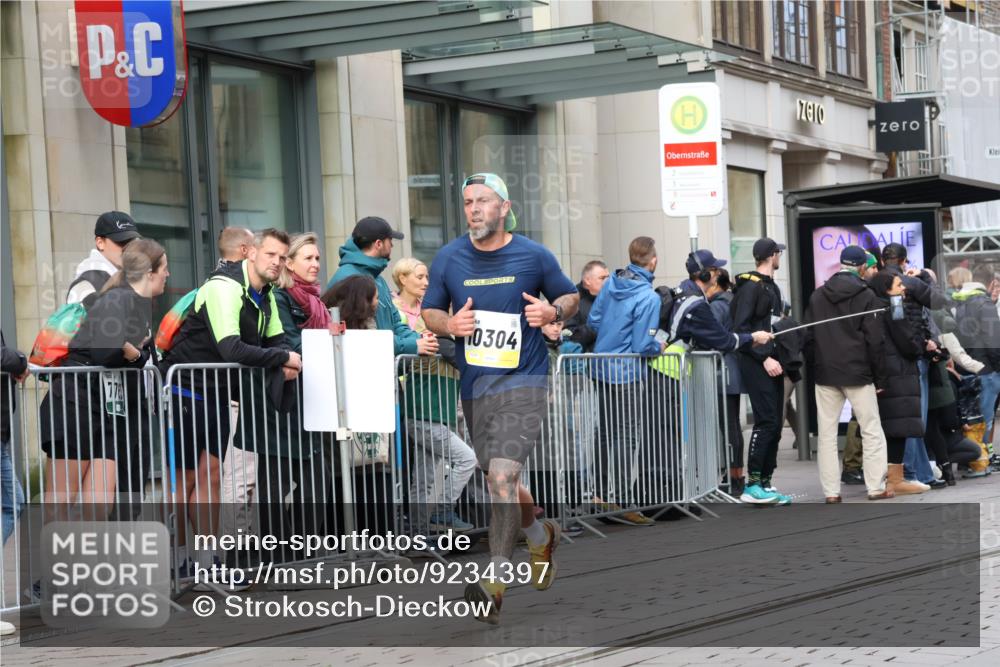 05.10.2025 - 20. swb-Marathon Bremen Strokosch-Dieckow http://msf.ph/oto/9234397 05.10.2025 10:43:22 Ziel 9170, 9270, 9545, 10304, 10559, 9170, 9270, 9545, 10304, 10559 meine-sportfotos.de