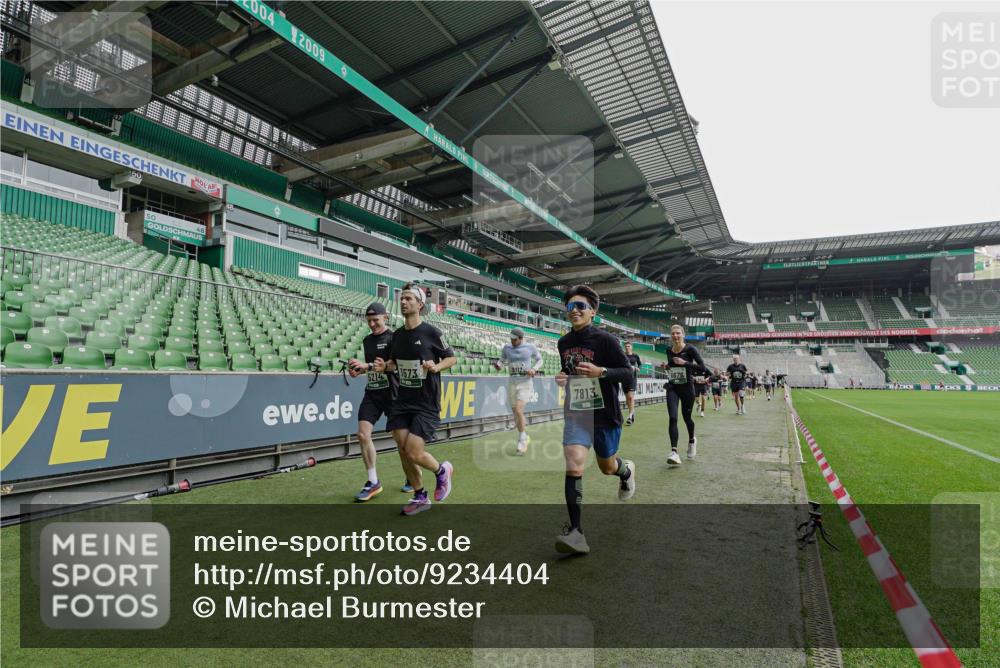 05.10.2025 - 20. swb-Marathon Bremen Michael Burmester http://msf.ph/oto/9234404 05.10.2025 12:58:12 Laufen im Stadion 90, 415, 726, 846, 963, 988, 1491, 1716, 2158, 2234, 2240, 2304, 2648, 2662, 2734, 2821, 2893, 3373, 3573, 3602, 3798, 3977, 4089, 4102, 4287, 4389, 4401, 4446, 4709, 4747, 5100, 5163, 5214, 5313, 5562, 5645, 5728, 5917, 6161, 6317, 6326, 6372, 6525, 6675, 6676, 6944, 6999, 7038, 7053, 7588, 7731, 7813, 7911, 7976, 8091, 8113, 8128, 8328, 8379, 8576, 8801, 8827, 8972, 8993, 9112, 9151, 9983, 11658, 237, 613, 820, 833, 1317, 1382, 2522, 3396, 3591 meine-sportfotos.de
