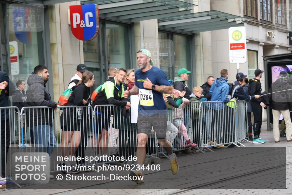 05.10.2025 - 20. swb-Marathon Bremen Strokosch-Dieckow http://msf.ph/oto/9234406 05.10.2025 10:43:23 Ziel 9170, 9270, 9545, 10304, 10559, 11683, 9170, 9270, 9545, 10304, 10559, 11683 meine-sportfotos.de
