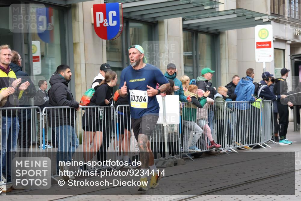 05.10.2025 - 20. swb-Marathon Bremen Strokosch-Dieckow http://msf.ph/oto/9234414 05.10.2025 10:43:23 Ziel 9170, 9270, 9545, 10304, 10559, 11683, 9170, 9270, 9545, 10304, 10559, 11683 meine-sportfotos.de