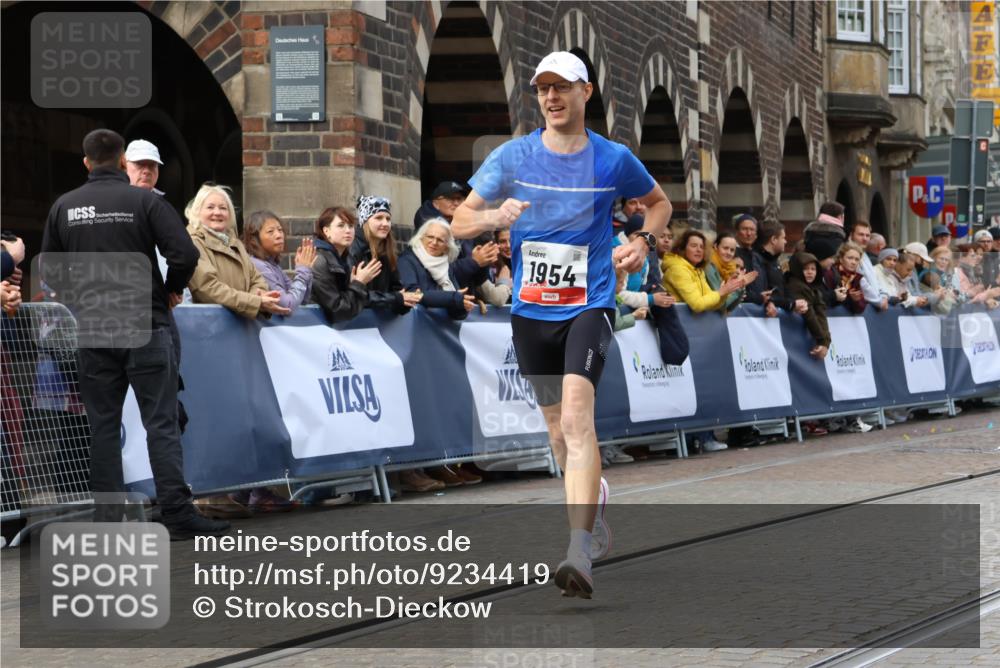 05.10.2025 - 20. swb-Marathon Bremen Strokosch-Dieckow http://msf.ph/oto/9234419 05.10.2025 12:36:58 Ziel 1954 meine-sportfotos.de