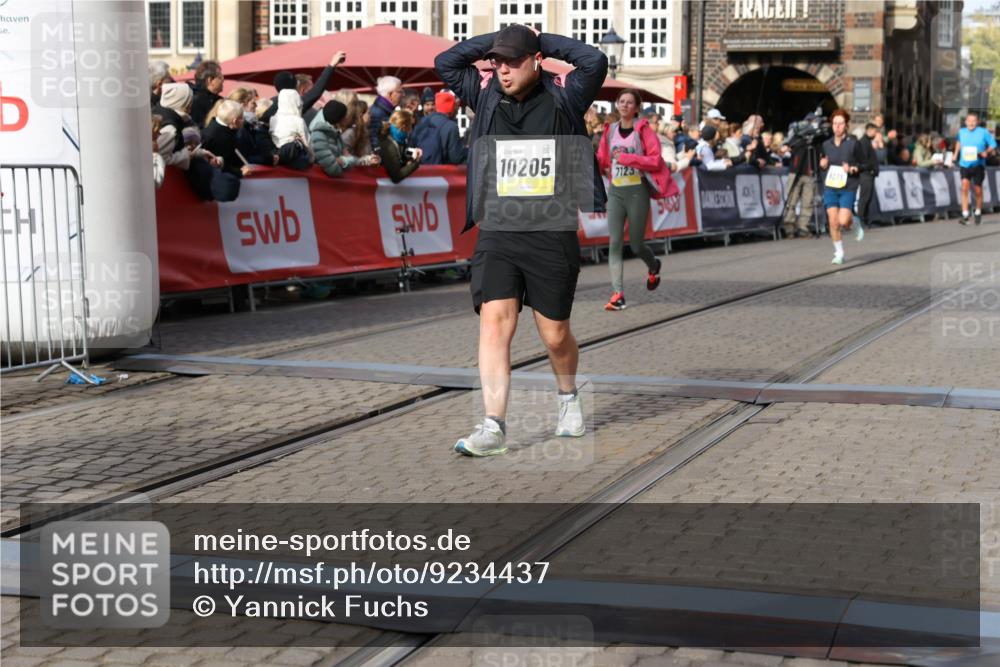 05.10.2025 - 20. swb-Marathon Bremen Yannick Fuchs http://msf.ph/oto/9234437 05.10.2025 11:04:11 Ziel 7123, 9275, 9398, 10205, 10551, 11183, 11609, 11611 meine-sportfotos.de
