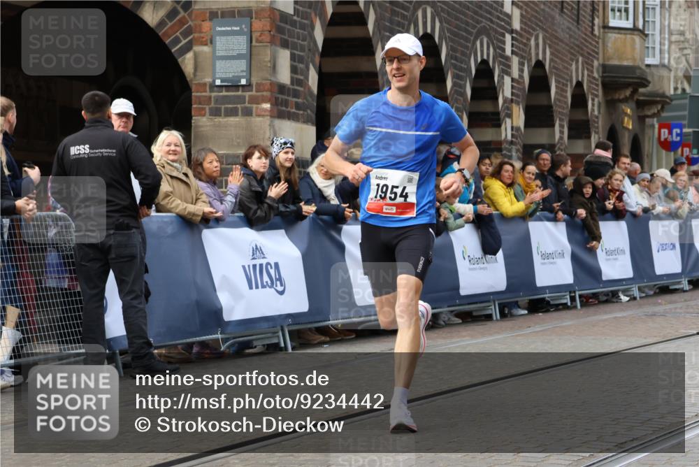 05.10.2025 - 20. swb-Marathon Bremen Strokosch-Dieckow http://msf.ph/oto/9234442 05.10.2025 12:36:58 Ziel 1954 meine-sportfotos.de