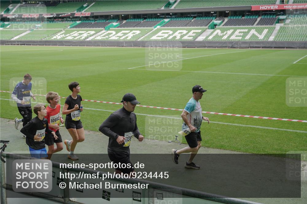 05.10.2025 - 20. swb-Marathon Bremen Michael Burmester http://msf.ph/oto/9234445 05.10.2025 10:31:59 Laufen im Stadion 7193, 7251, 8118, 8326, 8333, 8888, 9004, 9172, 9196, 9226, 9252, 9256, 9415, 9427, 9457, 9506, 9581, 9621, 9701, 9776, 9807, 9871, 9903, 9956, 10014, 10019, 10020, 10029, 10038, 10057, 10064, 10075, 10128, 10206, 10222, 10226, 10242, 10262, 10279, 10296, 10310, 10327, 10335, 10369, 10438, 10468, 10543, 10609, 10616, 10655, 10662, 10668, 10698, 10719, 10743, 10785, 7251, 9252, 9267, 9287, 9337, 9431 meine-sportfotos.de