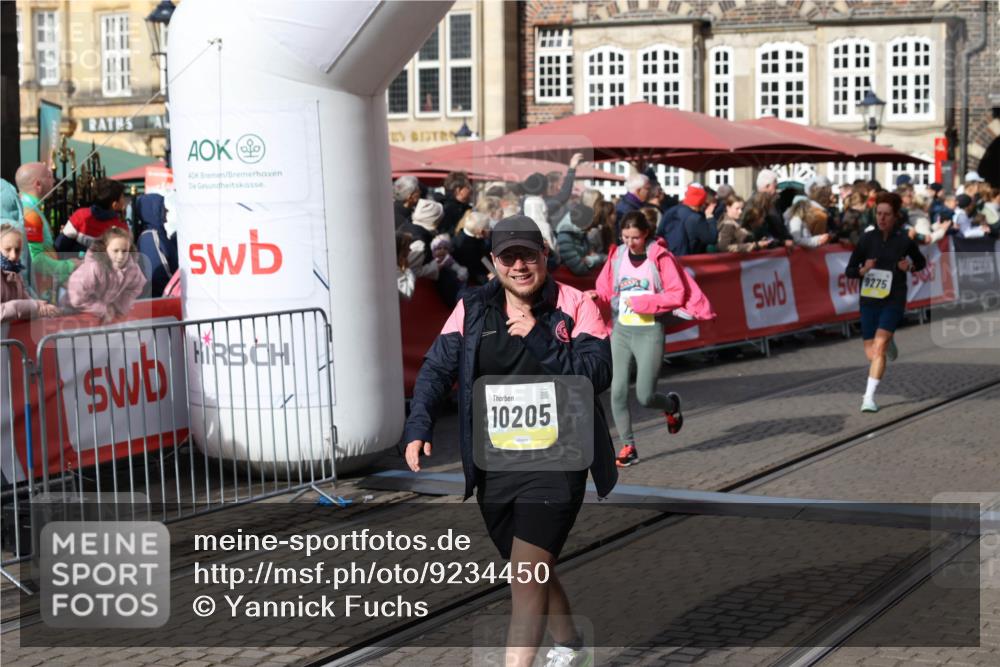 05.10.2025 - 20. swb-Marathon Bremen Yannick Fuchs http://msf.ph/oto/9234450 05.10.2025 11:04:12 Ziel 7123, 9275, 9398, 10205, 10551, 11183, 11609, 11611 meine-sportfotos.de