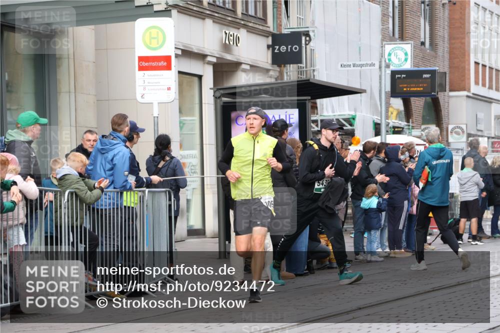 05.10.2025 - 20. swb-Marathon Bremen Strokosch-Dieckow http://msf.ph/oto/9234472 05.10.2025 10:43:30 Ziel 9170, 9270, 9865, 10559, 11256, 11683, 9170, 9270, 9865, 10559, 11256, 11683 meine-sportfotos.de