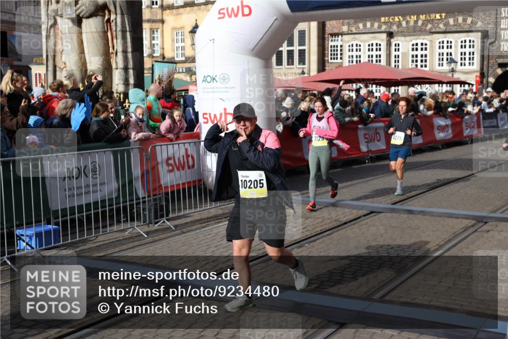 05.10.2025 - 20. swb-Marathon Bremen Yannick Fuchs http://msf.ph/oto/9234480 05.10.2025 11:04:13 Ziel 7123, 7789, 9275, 9398, 10205, 10551, 11183, 11609, 11611 meine-sportfotos.de