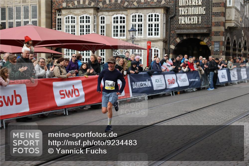 05.10.2025 - 20. swb-Marathon Bremen Yannick Fuchs http://msf.ph/oto/9234483 05.10.2025 10:35:17 Ziel 10476, 11443 meine-sportfotos.de