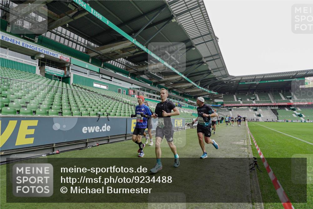 05.10.2025 - 20. swb-Marathon Bremen Michael Burmester http://msf.ph/oto/9234488 05.10.2025 12:58:25 Laufen im Stadion 90, 415, 726, 846, 963, 988, 1503, 1619, 1716, 2158, 2234, 2240, 2648, 2662, 2734, 2821, 2893, 2922, 3252, 3254, 3373, 3467, 3573, 3602, 3615, 4102, 4287, 4389, 4401, 4446, 4522, 4709, 4747, 4783, 5163, 5214, 5261, 5313, 5562, 5645, 5728, 5878, 5917, 6113, 6161, 6317, 6326, 6525, 6672, 6675, 6676, 6944, 6999, 7038, 7053, 7588, 7813, 7976, 8091, 8113, 8328, 8379, 8576, 8827, 8972, 9112, 9151, 1317, 1491, 2234, 2304, 3396, 3977, 7731, 7911, 8128 meine-sportfotos.de