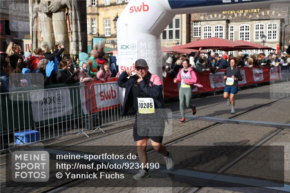 05.10.2025 - 20. swb-Marathon Bremen Yannick Fuchs http://msf.ph/oto/9234490 05.10.2025 11:04:13 Ziel 7123, 7789, 9275, 9398, 10205, 10551, 11183, 11609, 11611 meine-sportfotos.de