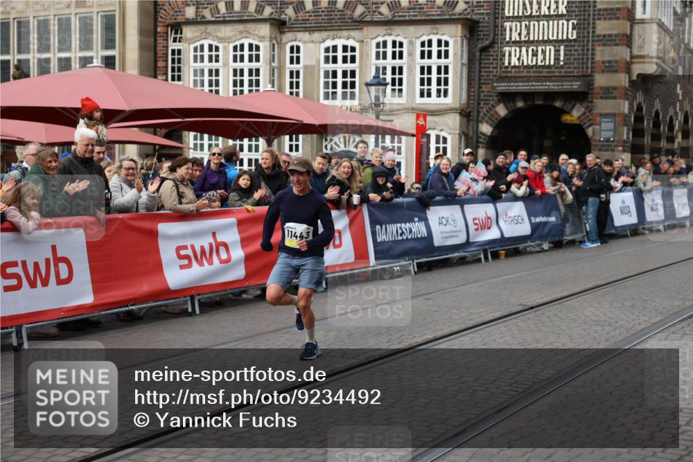 05.10.2025 - 20. swb-Marathon Bremen Yannick Fuchs http://msf.ph/oto/9234492 05.10.2025 10:35:17 Ziel 10476, 11443 meine-sportfotos.de