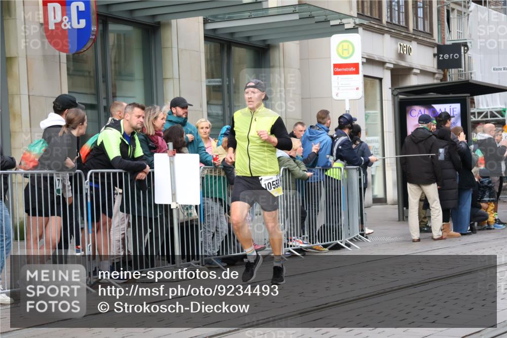 05.10.2025 - 20. swb-Marathon Bremen Strokosch-Dieckow http://msf.ph/oto/9234493 05.10.2025 10:43:31 Ziel 9170, 9270, 9865, 10559, 10652, 10780, 11256, 11683, 9170, 9270, 9865, 10559, 10652, 10780, 11256, 11683 meine-sportfotos.de