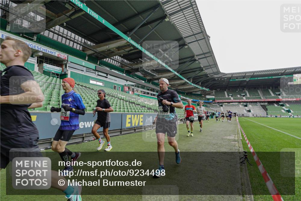 05.10.2025 - 20. swb-Marathon Bremen Michael Burmester http://msf.ph/oto/9234498 05.10.2025 12:58:26 Laufen im Stadion 90, 415, 726, 846, 963, 988, 1503, 1619, 1716, 2158, 2240, 2648, 2662, 2734, 2821, 2893, 2922, 3252, 3254, 3373, 3467, 3573, 3602, 3615, 3791, 4102, 4287, 4389, 4401, 4446, 4522, 4709, 4747, 4783, 5163, 5214, 5261, 5313, 5562, 5645, 5728, 5878, 5917, 6113, 6161, 6317, 6326, 6525, 6672, 6675, 6676, 6944, 6999, 7038, 7053, 7588, 7813, 7976, 8091, 8113, 8328, 8379, 8576, 8827, 8972, 9112, 9151, 1317, 1491, 2234, 2304, 3396, 3977, 7731, 7911, 8128 meine-sportfotos.de