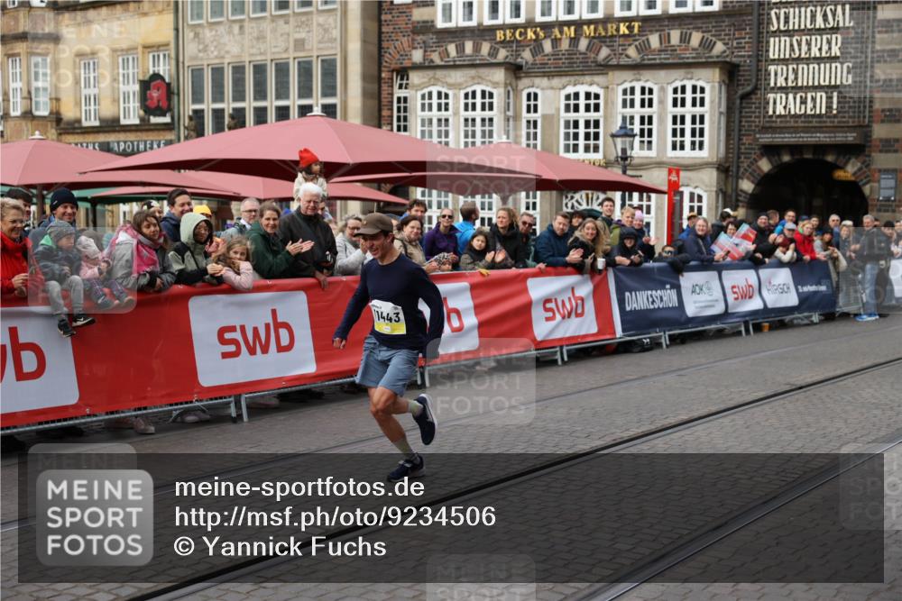 05.10.2025 - 20. swb-Marathon Bremen Yannick Fuchs http://msf.ph/oto/9234506 05.10.2025 10:35:17 Ziel 10476, 11443 meine-sportfotos.de