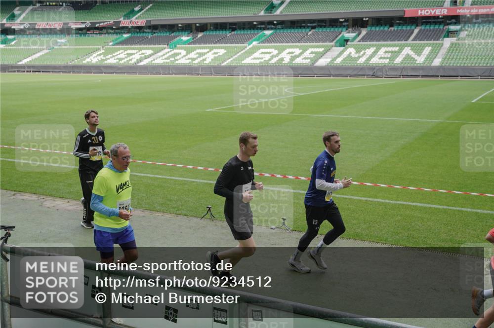 05.10.2025 - 20. swb-Marathon Bremen Michael Burmester http://msf.ph/oto/9234512 05.10.2025 10:32:00 Laufen im Stadion 7193, 8118, 8326, 8333, 8888, 9004, 9172, 9196, 9226, 9256, 9415, 9427, 9439, 9457, 9506, 9581, 9621, 9701, 9776, 9807, 9871, 9903, 9956, 10014, 10019, 10020, 10029, 10038, 10057, 10064, 10075, 10128, 10206, 10215, 10222, 10226, 10242, 10262, 10279, 10296, 10310, 10327, 10335, 10369, 10438, 10460, 10468, 10543, 10609, 10616, 10655, 10662, 10668, 10698, 10719, 10743, 10785, 7251, 9004, 9252, 9267, 9287, 9337, 9431 meine-sportfotos.de