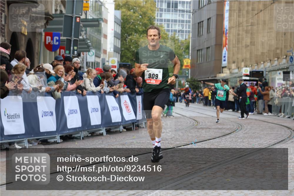 05.10.2025 - 20. swb-Marathon Bremen Strokosch-Dieckow http://msf.ph/oto/9234516 05.10.2025 12:37:07 Ziel 909, 953 meine-sportfotos.de