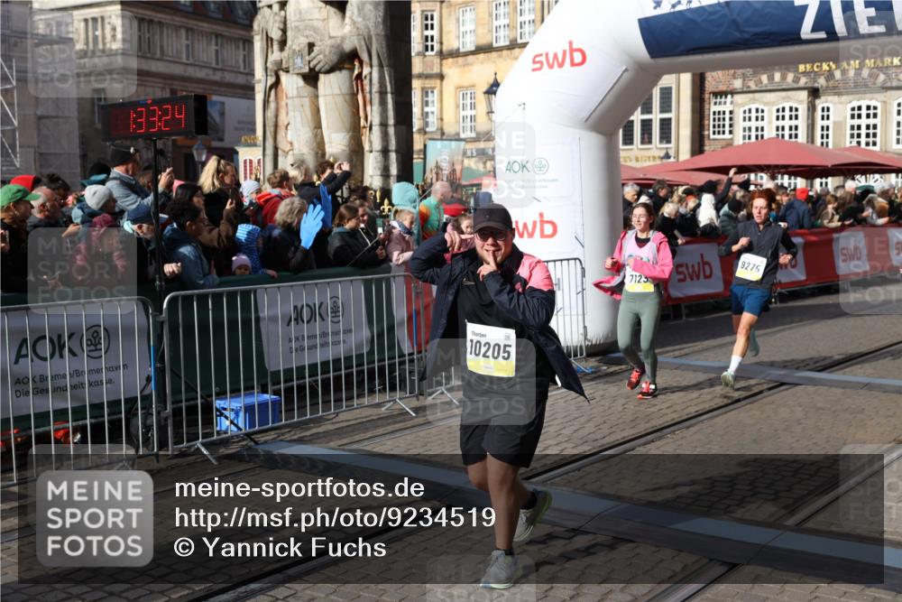05.10.2025 - 20. swb-Marathon Bremen Yannick Fuchs http://msf.ph/oto/9234519 05.10.2025 11:04:13 Ziel 7123, 7789, 9275, 9398, 10205, 10551, 11183, 11609, 11611 meine-sportfotos.de