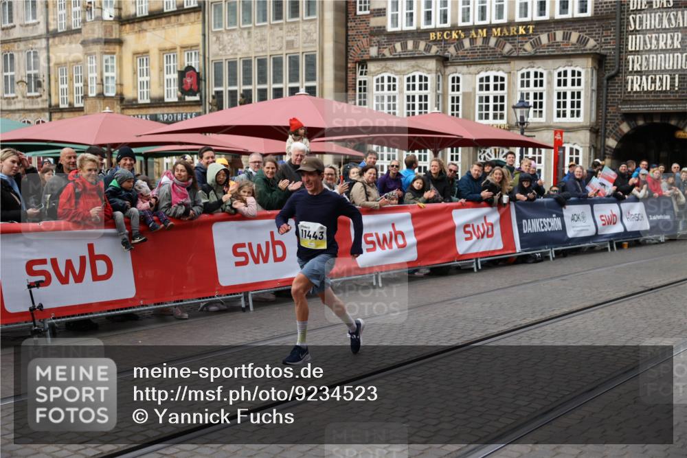 05.10.2025 - 20. swb-Marathon Bremen Yannick Fuchs http://msf.ph/oto/9234523 05.10.2025 10:35:18 Ziel 10476, 11443 meine-sportfotos.de