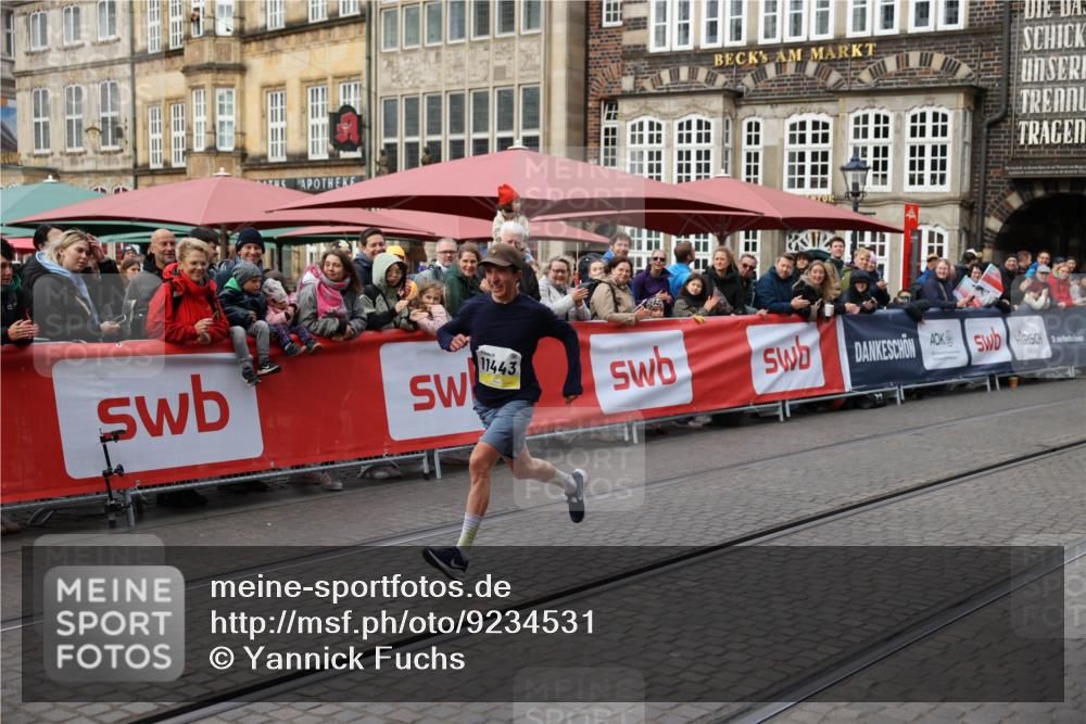 05.10.2025 - 20. swb-Marathon Bremen Yannick Fuchs http://msf.ph/oto/9234531 05.10.2025 10:35:18 Ziel 10476, 11443 meine-sportfotos.de