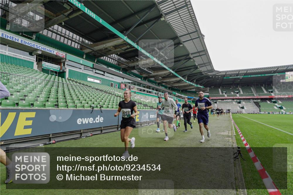 05.10.2025 - 20. swb-Marathon Bremen Michael Burmester http://msf.ph/oto/9234534 05.10.2025 12:58:33 Laufen im Stadion 90, 586, 726, 846, 963, 988, 1229, 1503, 1619, 1716, 2158, 2496, 2648, 2734, 2821, 2893, 2922, 3252, 3254, 3373, 3467, 3573, 3602, 3615, 3791, 4095, 4287, 4389, 4446, 4522, 4709, 4747, 4783, 5163, 5214, 5261, 5313, 5562, 5728, 5808, 5878, 5917, 6007, 6113, 6161, 6317, 6326, 6672, 6675, 6676, 6944, 6999, 7038, 7053, 7588, 7813, 7976, 8091, 8113, 8328, 8379, 8539, 8576, 8827, 8972, 9112, 9151, 415, 1491, 2234, 2240, 2304, 2662, 3977, 4102, 7731, 7911, 8128 meine-sportfotos.de