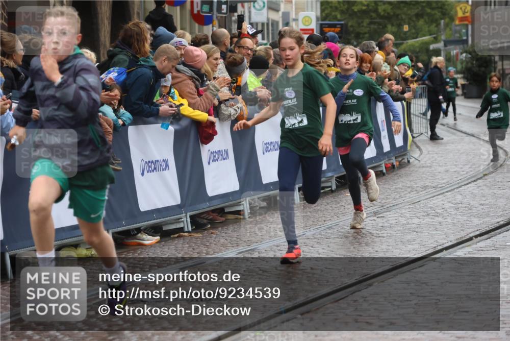 05.10.2025 - 20. swb-Marathon Bremen Strokosch-Dieckow http://msf.ph/oto/9234539 05.10.2025 15:18:59 Ziel  meine-sportfotos.de
