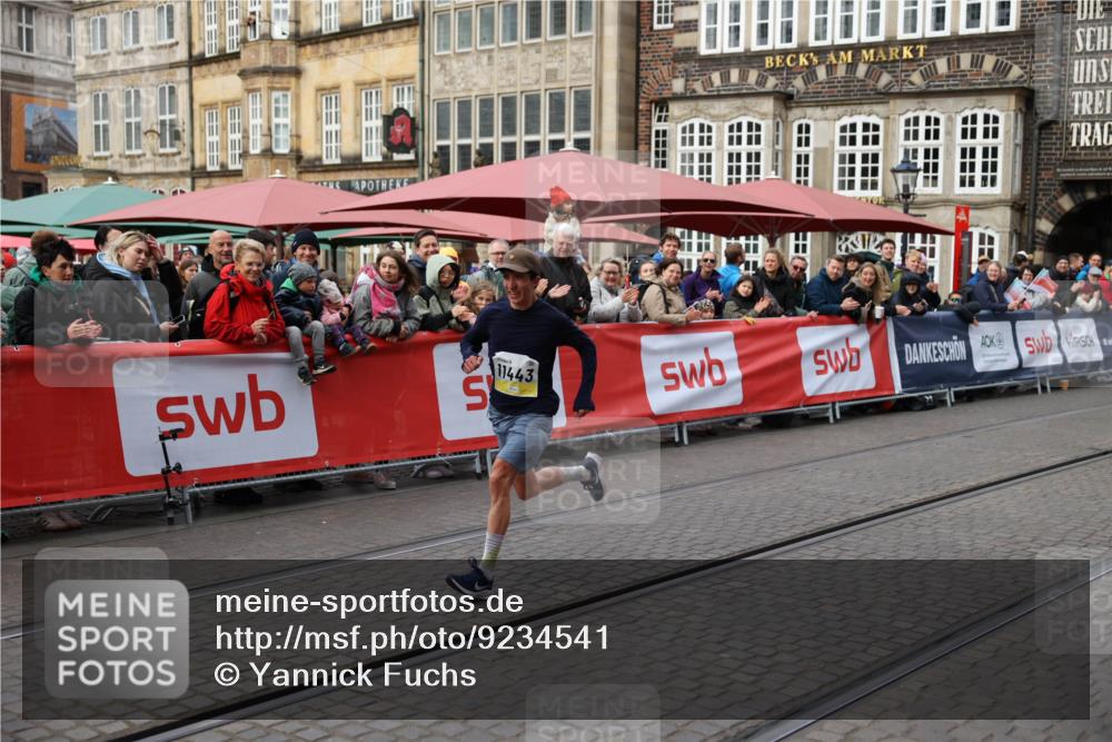 05.10.2025 - 20. swb-Marathon Bremen Yannick Fuchs http://msf.ph/oto/9234541 05.10.2025 10:35:18 Ziel 10476, 11443 meine-sportfotos.de