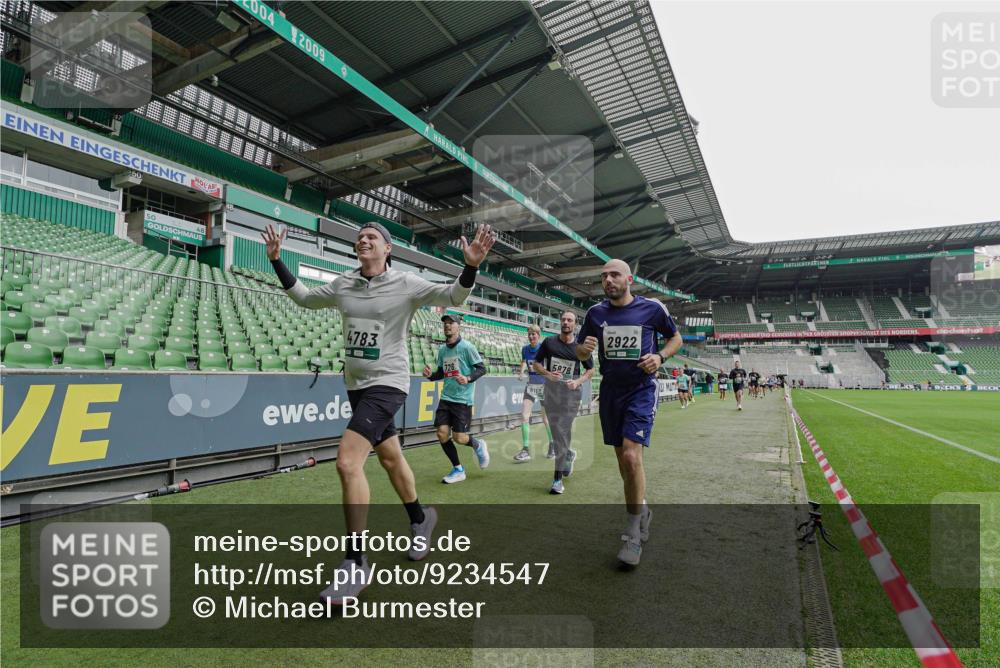05.10.2025 - 20. swb-Marathon Bremen Michael Burmester http://msf.ph/oto/9234547 05.10.2025 12:58:34 Laufen im Stadion 90, 586, 726, 846, 963, 988, 1229, 1503, 1619, 1716, 2158, 2496, 2648, 2734, 2821, 2893, 2922, 3252, 3254, 3373, 3467, 3573, 3602, 3615, 3791, 4095, 4113, 4389, 4446, 4522, 4709, 4747, 4783, 5163, 5214, 5261, 5313, 5728, 5808, 5878, 5917, 6007, 6113, 6161, 6317, 6326, 6561, 6672, 6675, 6676, 6944, 6999, 7038, 7053, 7588, 7813, 7976, 8091, 8113, 8328, 8379, 8539, 8576, 8827, 8972, 9112, 9151, 415, 1491, 2234, 2240, 2304, 2662, 3977, 4102, 7731, 7911, 8128 meine-sportfotos.de