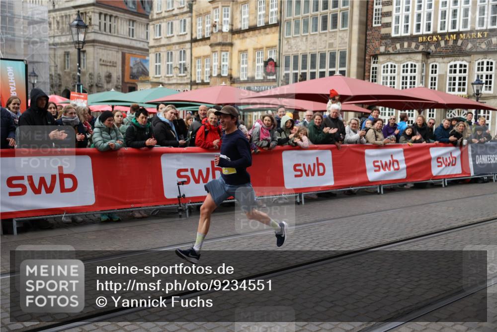 05.10.2025 - 20. swb-Marathon Bremen Yannick Fuchs http://msf.ph/oto/9234551 05.10.2025 10:35:18 Ziel 10476, 11443 meine-sportfotos.de