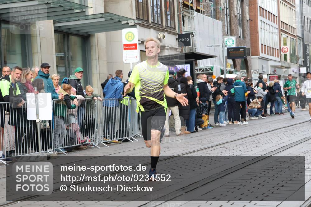 05.10.2025 - 20. swb-Marathon Bremen Strokosch-Dieckow http://msf.ph/oto/9234552 05.10.2025 10:43:36 Ziel 9170, 9270, 9614, 9865, 9919, 10351, 10559, 10652, 10780, 11256, 11316, 11503, 11683, 9170, 9270, 9614, 9865, 9919, 10351, 10559, 10652, 10780, 11256, 11316, 11503, 11683 meine-sportfotos.de