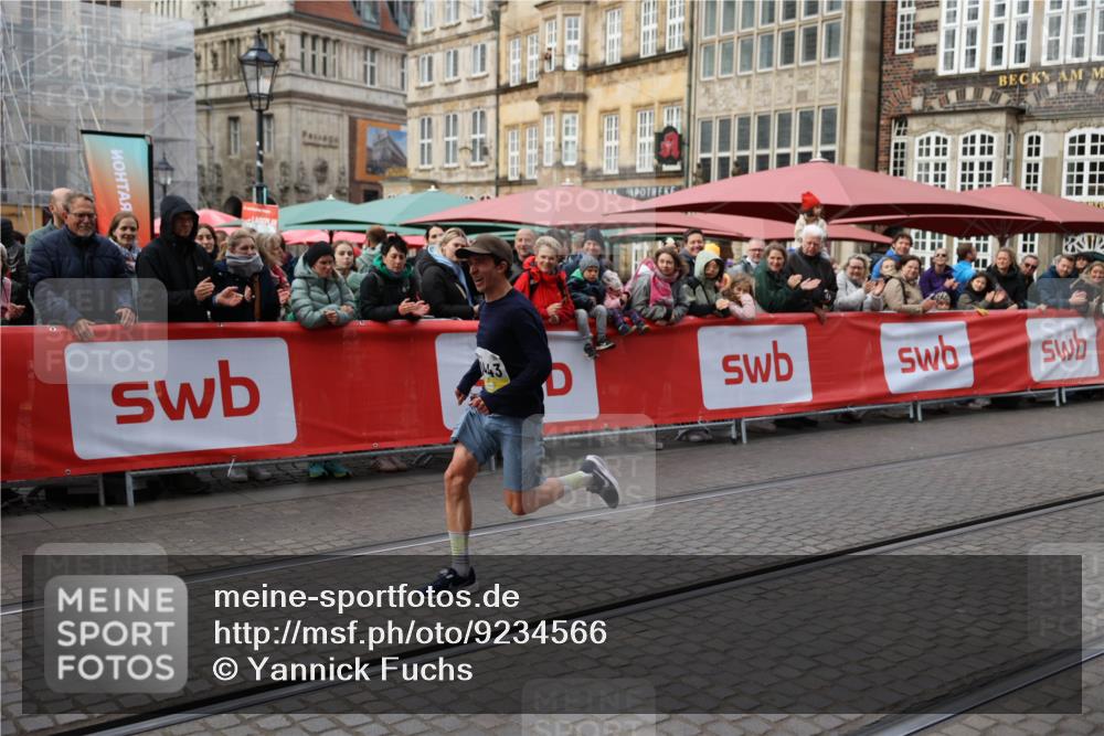 05.10.2025 - 20. swb-Marathon Bremen Yannick Fuchs http://msf.ph/oto/9234566 05.10.2025 10:35:18 Ziel 10476, 11443 meine-sportfotos.de