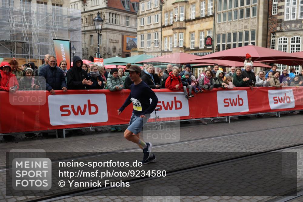 05.10.2025 - 20. swb-Marathon Bremen Yannick Fuchs http://msf.ph/oto/9234580 05.10.2025 10:35:18 Ziel 10476, 11443 meine-sportfotos.de