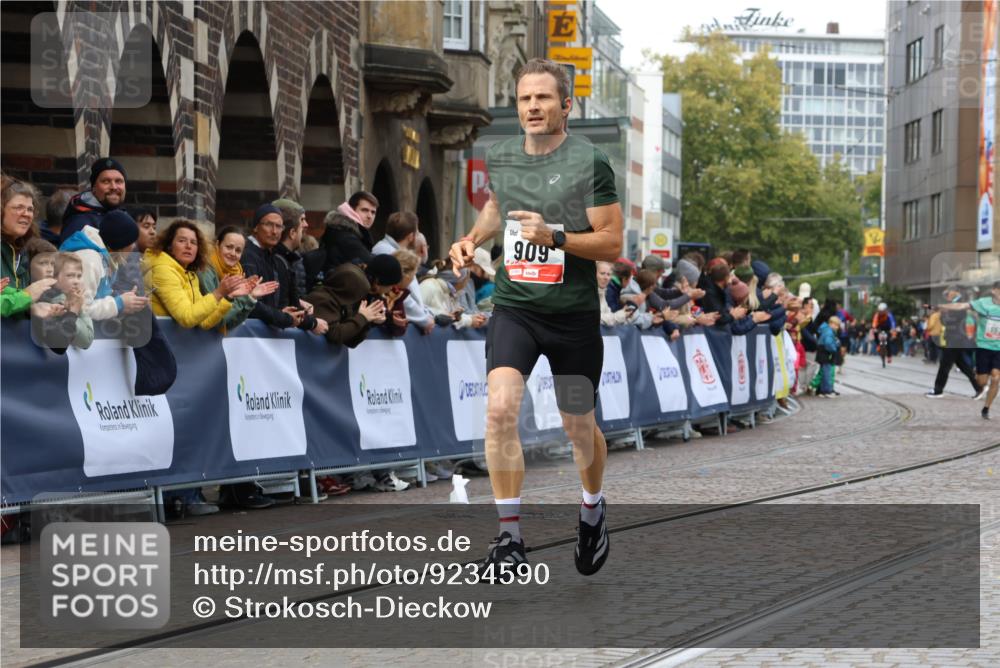 05.10.2025 - 20. swb-Marathon Bremen Strokosch-Dieckow http://msf.ph/oto/9234590 05.10.2025 12:37:08 Ziel 909, 953 meine-sportfotos.de