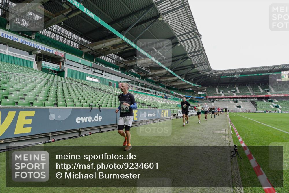 05.10.2025 - 20. swb-Marathon Bremen Michael Burmester http://msf.ph/oto/9234601 05.10.2025 12:58:42 Laufen im Stadion 90, 219, 586, 726, 846, 963, 988, 1229, 1503, 1619, 1716, 2158, 2496, 2648, 2734, 2821, 2893, 2922, 3141, 3252, 3254, 3373, 3467, 3573, 3602, 3615, 3791, 4095, 4113, 4389, 4446, 4522, 4709, 4783, 4909, 4967, 5123, 5163, 5214, 5261, 5313, 5584, 5722, 5808, 5878, 5891, 5917, 6007, 6113, 6326, 6561, 6624, 6672, 6675, 6676, 6944, 7038, 7185, 7311, 7312, 7550, 7813, 7976, 8091, 8113, 8247, 8328, 8355, 8379, 8539, 8576, 8972, 9112, 415, 2234, 2240, 2648, 2662, 4102, 7731 meine-sportfotos.de