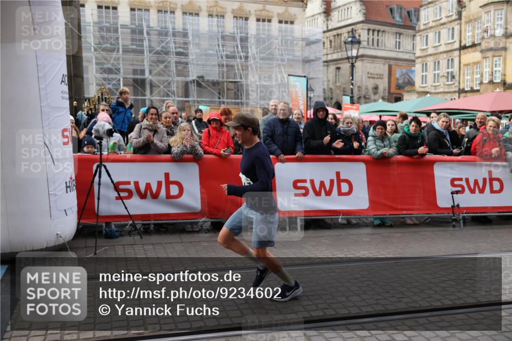 05.10.2025 - 20. swb-Marathon Bremen Yannick Fuchs http://msf.ph/oto/9234602 05.10.2025 10:35:18 Ziel 10476, 11443 meine-sportfotos.de