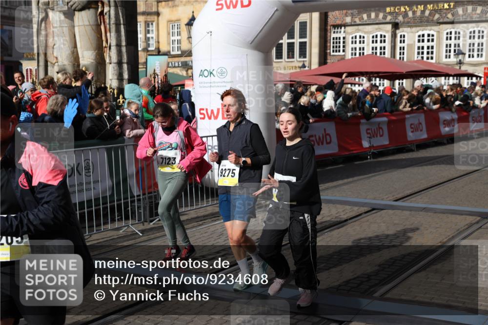 05.10.2025 - 20. swb-Marathon Bremen Yannick Fuchs http://msf.ph/oto/9234608 05.10.2025 11:04:15 Ziel 7123, 7789, 9275, 9398, 10205, 10551, 10853, 11001, 11077, 11102, 11611 meine-sportfotos.de