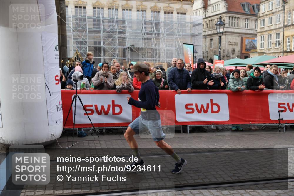 05.10.2025 - 20. swb-Marathon Bremen Yannick Fuchs http://msf.ph/oto/9234611 05.10.2025 10:35:19 Ziel 10476, 11443 meine-sportfotos.de