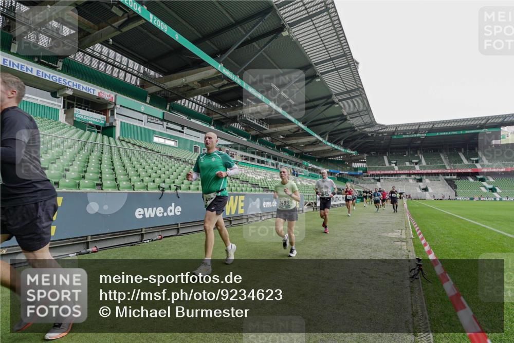 05.10.2025 - 20. swb-Marathon Bremen Michael Burmester http://msf.ph/oto/9234623 05.10.2025 12:58:45 Laufen im Stadion 90, 219, 586, 667, 726, 846, 963, 988, 1229, 1503, 1619, 1716, 2158, 2496, 2734, 2797, 2821, 2922, 3141, 3252, 3254, 3373, 3467, 3573, 3602, 3615, 3791, 4095, 4113, 4389, 4446, 4522, 4709, 4783, 4909, 4967, 5123, 5163, 5214, 5261, 5313, 5530, 5584, 5722, 5808, 5878, 5891, 5917, 6007, 6113, 6326, 6561, 6624, 6672, 6675, 6676, 6882, 6944, 7038, 7169, 7185, 7311, 7312, 7550, 7813, 7976, 8247, 8328, 8355, 8379, 8539, 8576, 8972, 9112, 415, 2234, 2240, 2648, 2662, 2893, 4102, 5313 meine-sportfotos.de