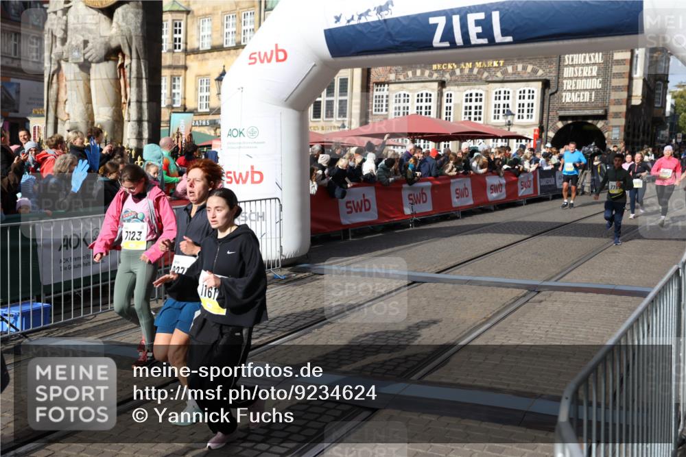 05.10.2025 - 20. swb-Marathon Bremen Yannick Fuchs http://msf.ph/oto/9234624 05.10.2025 11:04:15 Ziel 7123, 7789, 9275, 9398, 10205, 10551, 10853, 11001, 11077, 11102, 11611 meine-sportfotos.de
