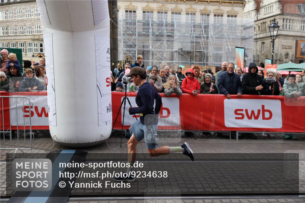 05.10.2025 - 20. swb-Marathon Bremen Yannick Fuchs http://msf.ph/oto/9234638 05.10.2025 10:35:19 Ziel 10476, 11443 meine-sportfotos.de